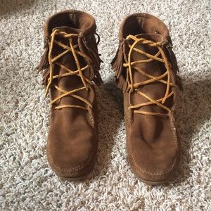 Minnetonka double fringe tramper boot.
